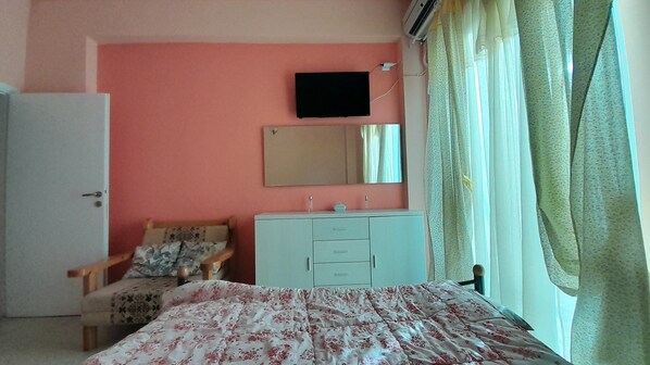 1 bedroom, iron/ironing board, WiFi, bed sheets - Lou family apartment - Loutraki city centre (Loutraki)