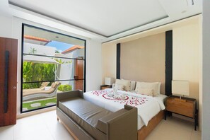 Caja de seguridad en la habitación y escritorio 