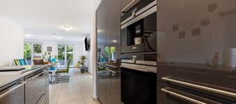 House with 4 Bedrooms, Shared Terrace, Garden & Wi-Fi in Solingen