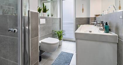 House with 4 Bedrooms, Shared Terrace, Garden & Wi-Fi in Solingen