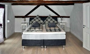 2 bedrooms, iron/ironing board, free WiFi, bed sheets - Holiday Home 'Gründaublick' with Shared Terrace, Shared Garden and Wi-Fi (Gründau)