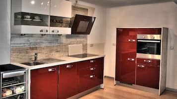 KylskÄp, mikrovÄgsugn, ugn och spishÀll