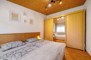 1 bedroom, iron/ironing board, free WiFi, bed sheets