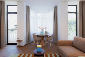 TV - Apartment 'Max 5' with Mountain View, Balcony and Wi-Fi (Berchtesgaden)