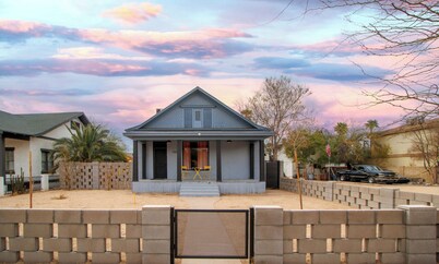 Amazing "NEW" Oasis! Pool, WIFI Mins to DT Phoenix, ASU & PHX Airport