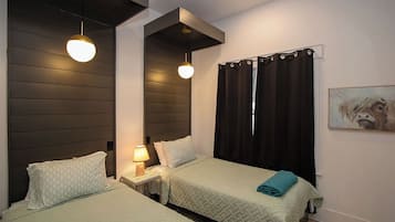 3 habitaciones, tabla de planchar con plancha y cuna de viaje