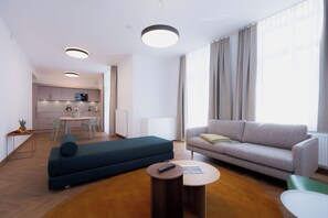 TV - Apartment 'Max 6' with Mountain View, Balcony and Wi-Fi (Berchtesgaden)