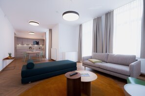 TV - Apartment 'Max 6' with Mountain View, Balcony and Wi-Fi (Berchtesgaden)