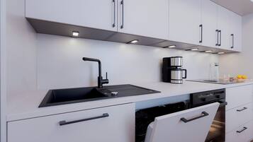 冷蔵庫、オーブン、コンロ、食器洗い機