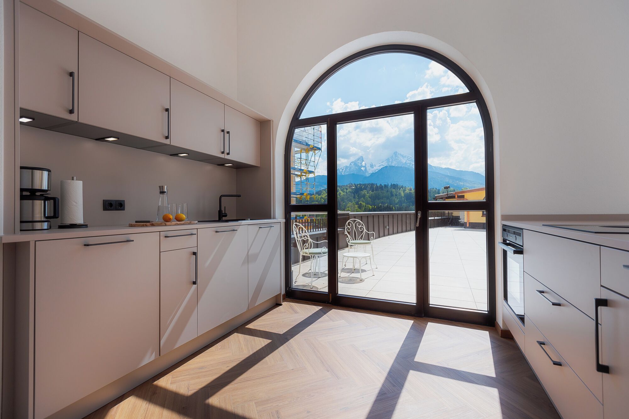 المنشأة من الداخل