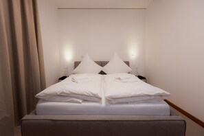 4 bedrooms, iron/ironing board, free WiFi, bed sheets - Apartment 'Max 9' with Mountain View, Balcony and Wi-Fi (Berchtesgaden)