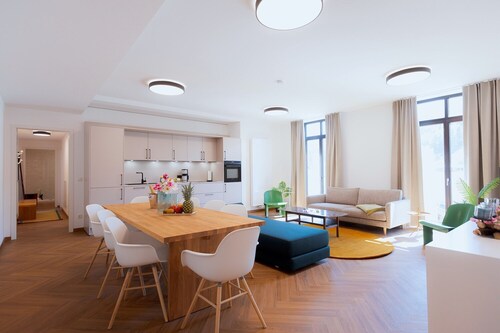 Ferienwohnung 'Max 9' mit Bergblick, Balkon und Wi-Fi