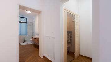 Dusche, Haartrockner, Handtücher