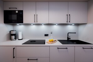Refrigerador, microondas, parrilla de estufa y lavavajillas