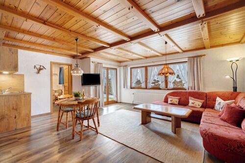 Ferienwohnung 'Kandelblick Mit 60qm' mit Bergblick, privater Terrasse und Wi-Fi