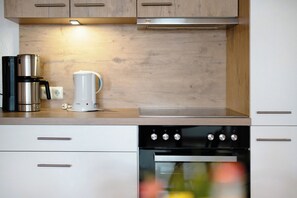Kühlschrank, Ofen, Herdplatte, Geschirrspüler