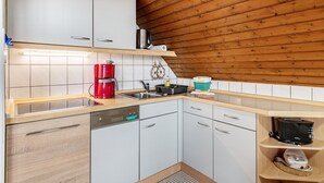 Kaffetrakter/tekoker, kjøleskap, mikrobølgeovn og ovn