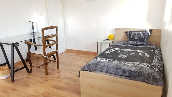 1 bedroom, iron/ironing board, free WiFi