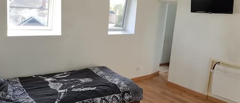 1 bedroom, iron/ironing board, free WiFi