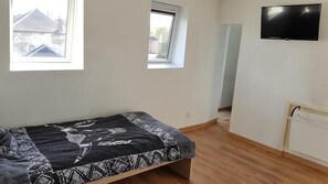 1 bedroom, iron/ironing board, free WiFi