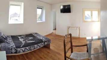 1 bedroom, iron/ironing board, free WiFi