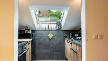 Microonde, forno, piano cottura, macchina per tè/caffè