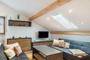 TV - Apartment 'Lusen' with Shared Terrace, Shared Garden and Wi-Fi (Perlesreut)