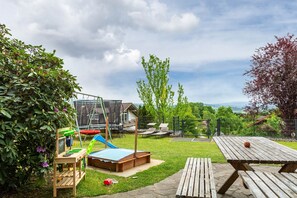 Children's area - Apartment 'Lusen' with Shared Terrace, Shared Garden and Wi-Fi (Perlesreut)