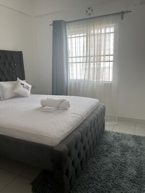 3 habitaciones, tabla de planchar con plancha, wifi y ropa de cama