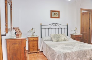 3 chambres, fer et planche à repasser, draps fournis