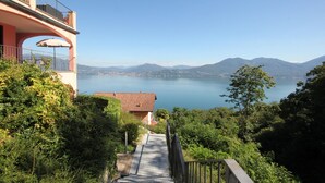 Property grounds - Apartment in Oggebbio with Lake Maggiore Views (Oggebbio)