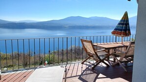 Outdoor dining - Apartment in Oggebbio with Lake Maggiore Views (Oggebbio)