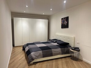 2 bedrooms, WiFi, bed sheets - Bissone Loft apartment Resort (Bissone)