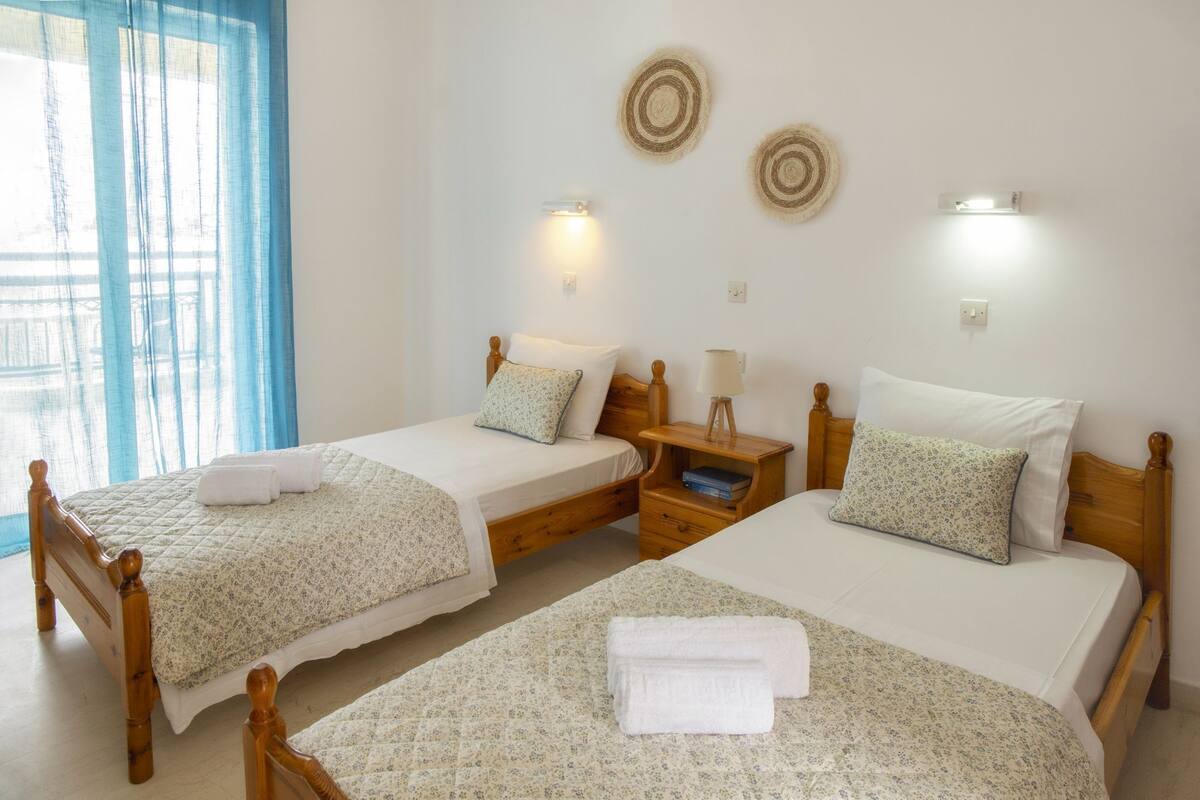 In-room safe, iron/ironing board, free WiFi, bed sheets