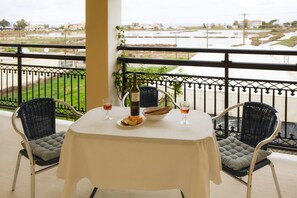 Standard Studio, Balcony, Garden View | Balcony