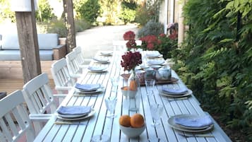 Outdoor dining