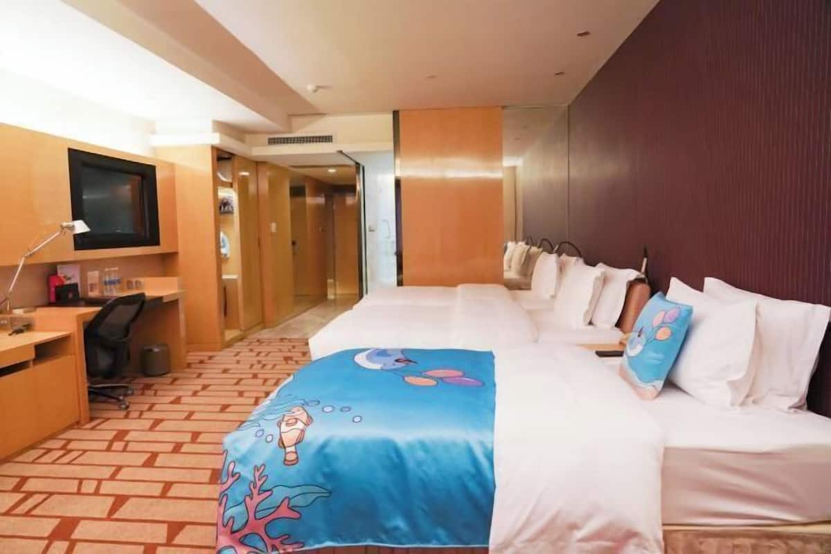 1 bedroom, in-room safe, desk, blackout drapes