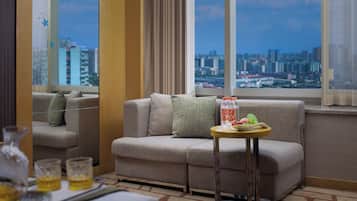 Elite Single Room | In-room safe, desk, blackout drapes, iron/ironing board