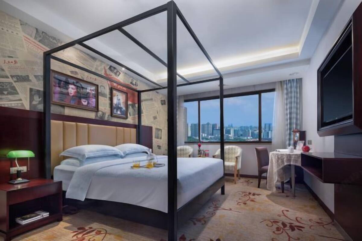 1 bedroom, in-room safe, desk, blackout drapes
