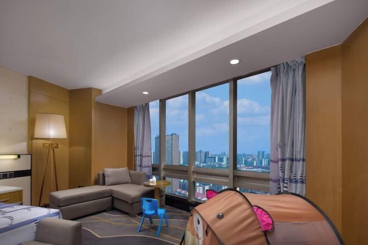 1 bedroom, in-room safe, desk, blackout drapes