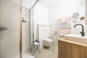 تجهيزات دش، مجففات شعر، مناشف، صابون