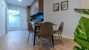 Apartment | Living area | 32-inch Smart TV with digital channels - Suite Rincon del Humedo by gaiarooms (León)