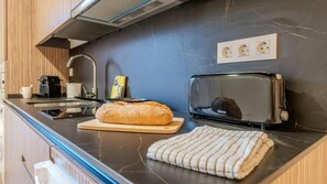 Apartment | Private kitchen - Suite Rincon del Humedo by gaiarooms (León)