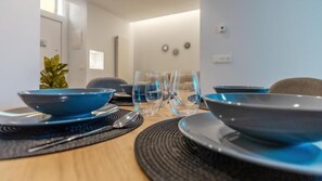Apartment | Living area | 32-inch Smart TV with digital channels - Suite Rincon del Humedo by gaiarooms (León)