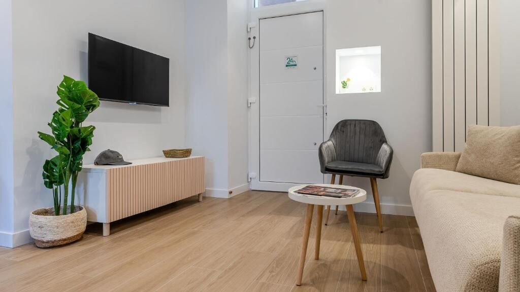 Apartment | Living area | TV