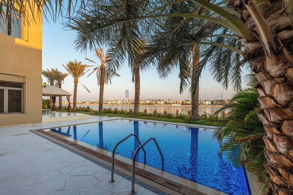 Outdoor pool - Maison Privee - Exclusive Villa w/ Private Pool, Garden and Beach (Dubai)