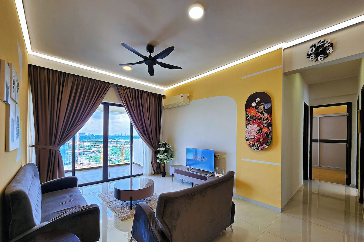 Deluxe Apartment, 3 Bedrooms | Living area