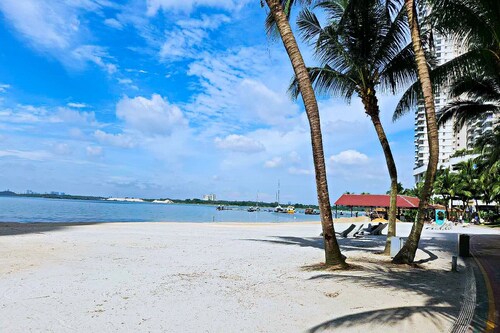 Country Garden Danga Bay by Widebed JB
