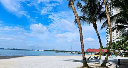 Country Garden Danga Bay by Widebed JB