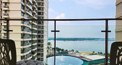 Country Garden Danga Bay by Widebed JB